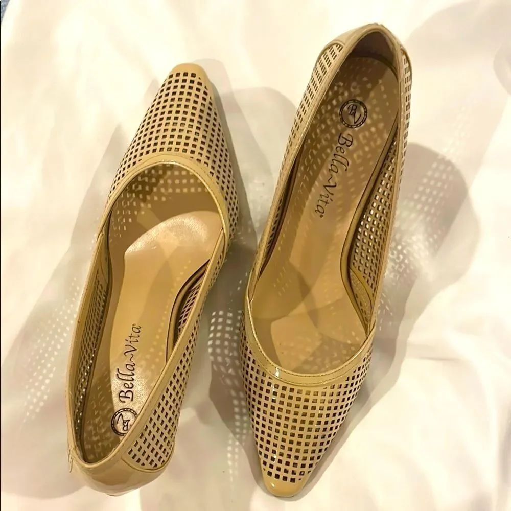 BELLA VITA NUDE PATENT MESH PUMPS. NEW